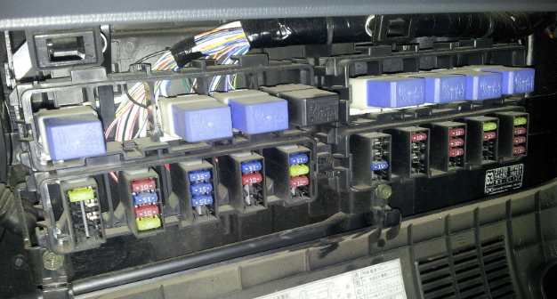 Atlas Nissan (1989-2008) - caixa de fusíveis