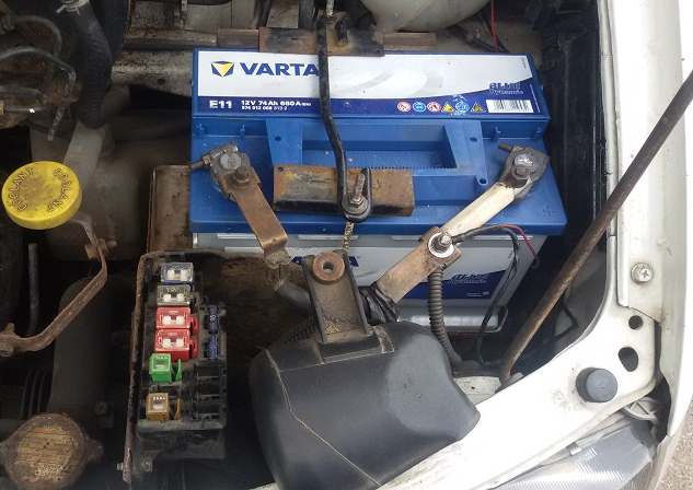 Nissan Serena C23 C24 C25 - fusível e caixa de relé