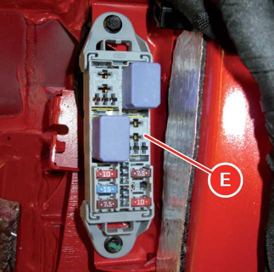 Ferrari FF (2011-2016)- caixa de fusíveis