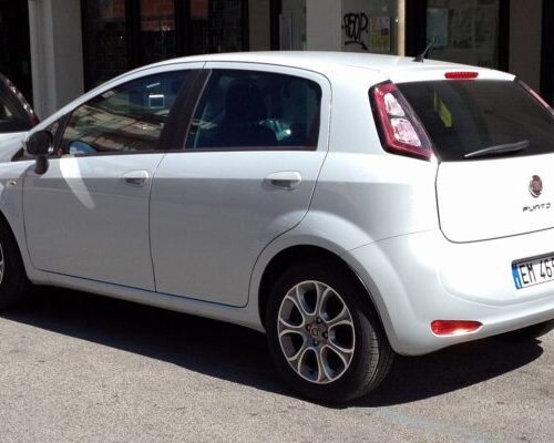 Fiat Punto 2012 (2012-2018) – caixa de fusíveis