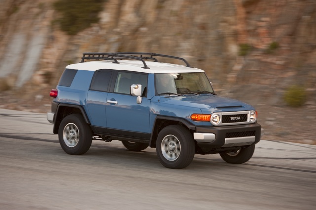 Toyota FJ Cruiser (2006-2007) - skrzynka bezpieczników